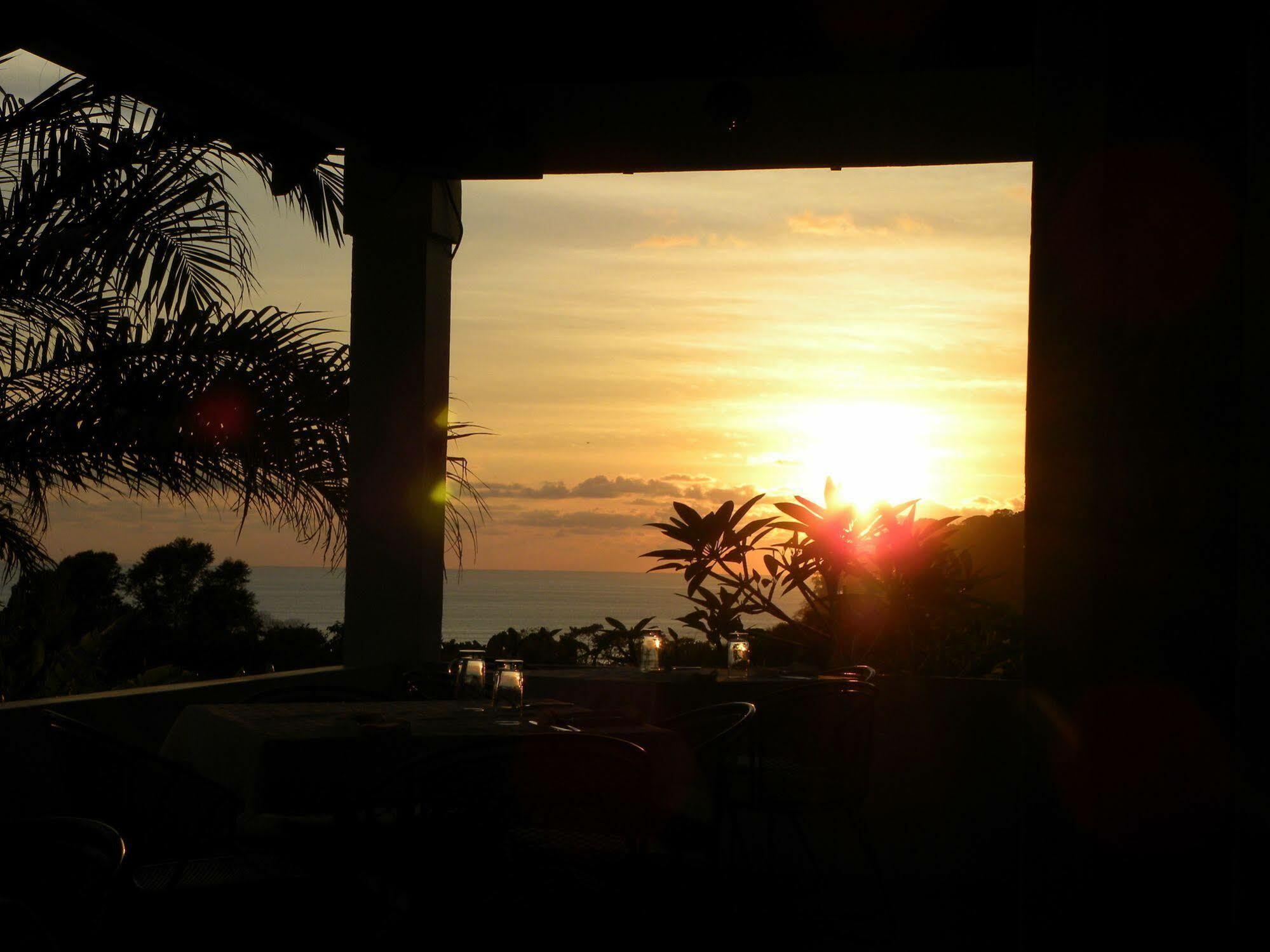 Hotel Lookout Playa Tortuga Ojochal Exterior photo